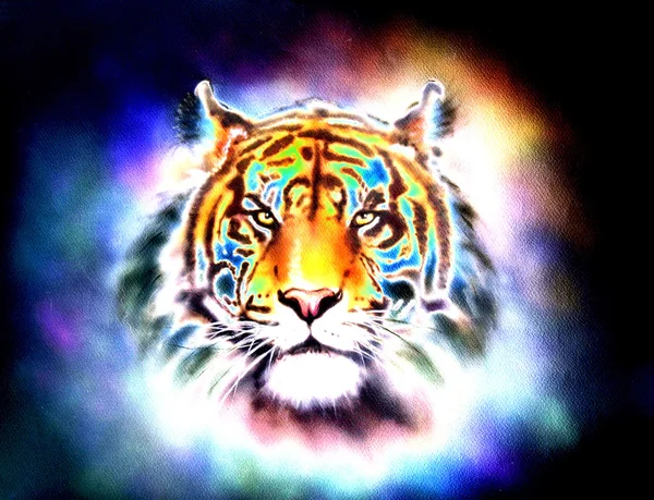 Pittura di una potente e luminosa testa di tigre su uno sfondo astratto morbido contatto visivo — Foto Stock