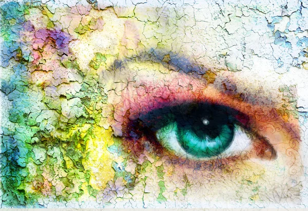 Hermosas mujeres verdes ojo radiante, efecto óxido de color, collage de pintura, maquillaje violeta . — Foto de Stock