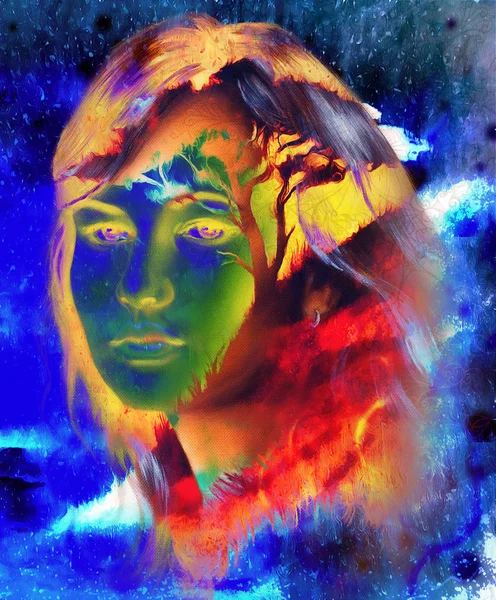 Mujer diosa, cara y árbol, y fondo abstracto de color. Color azul, negro, amarillo y rojo . —  Fotos de Stock