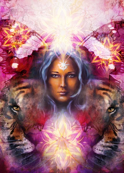 Gemälde mächtiger Tigerkopf auf ornamentalem Hintergrund und mystisches Frauengesicht, Computercollage. — Stockfoto