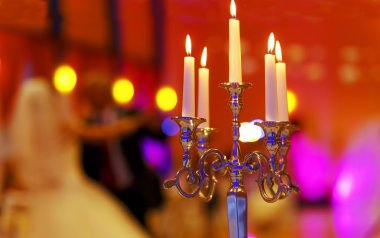 Dekoratif Mumluk düğün ve gelin ve damat arka plan üzerinde dans. Düğün kavramı.