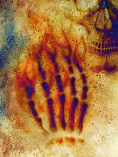 Crânio detalhado e esqueleto mão e fogo, sobre fundo preto. — Fotografia de Stock