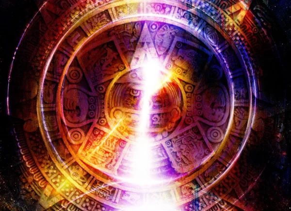 Alter Maya-Kalender und Lichtkreis-Effekt, abstrakter Farbhintergrund, Computercollage. — Stockfoto