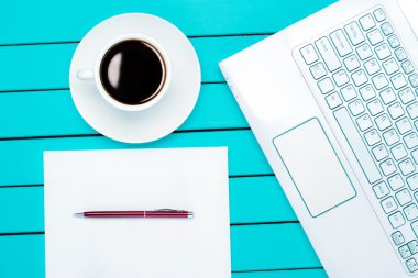 laptop notebook ve kahve yapma imkanları telefon