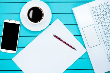 laptop notebook ve kahve yapma imkanları telefon