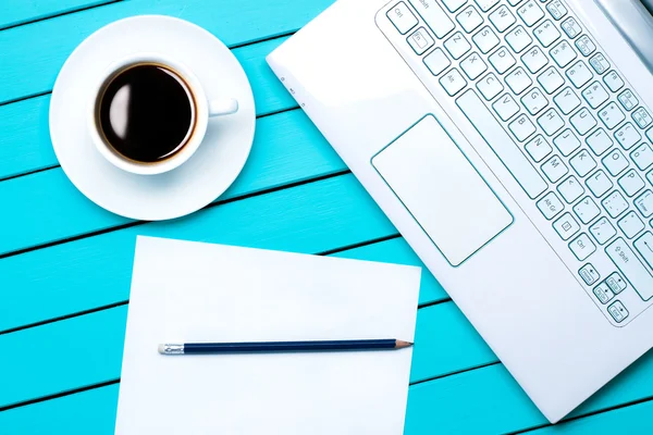 laptop notebook ve kahve yapma imkanları telefon