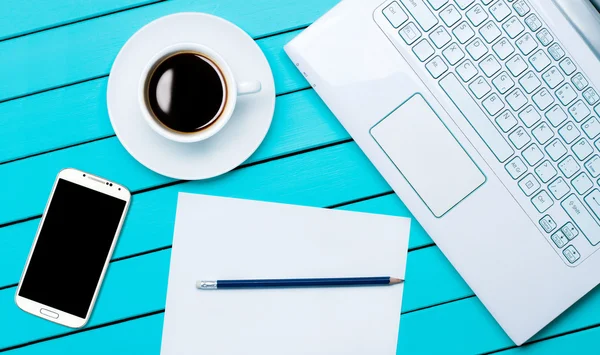 laptop notebook ve kahve yapma imkanları telefon