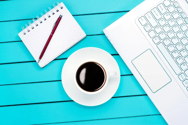 laptop notebook ve kahve yapma imkanları telefon