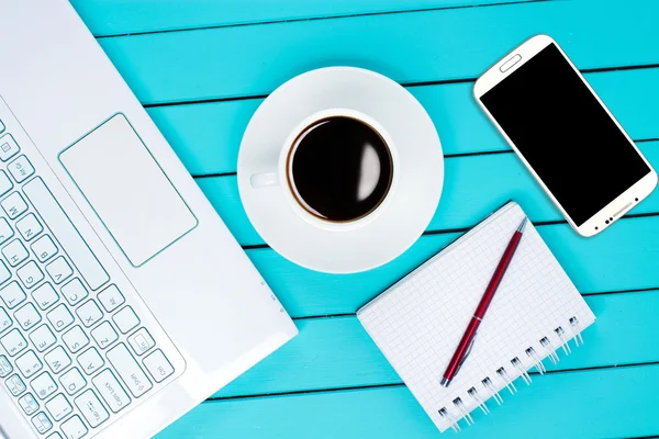 laptop notebook ve kahve yapma imkanları telefon