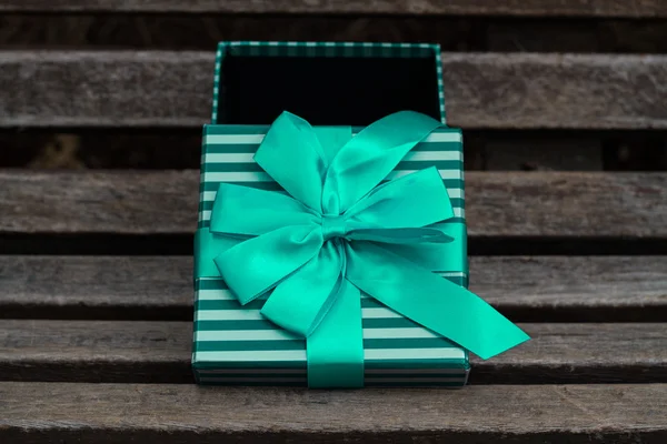 Caja de regalo —  Fotos de Stock