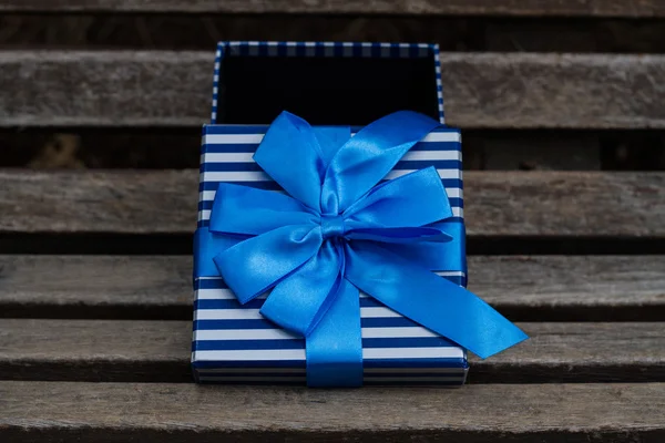 Caja de regalo —  Fotos de Stock