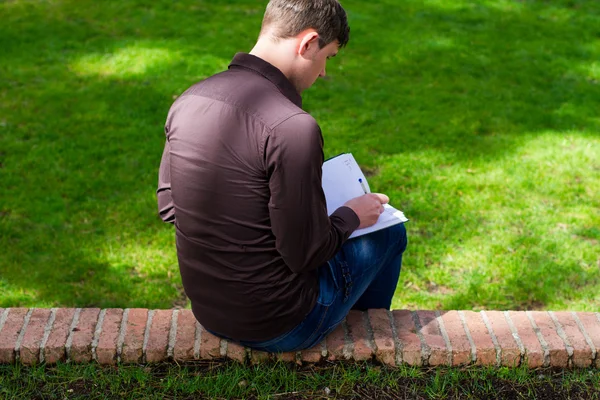 Guy over de aard — Stockfoto