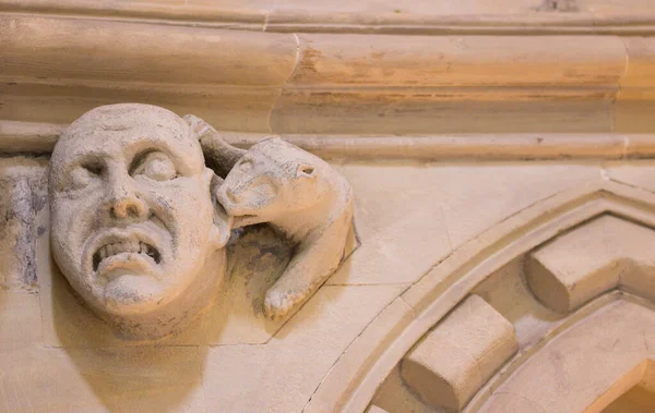 Τιμωρία Ανθρώπινο Παράξενο Πρόσωπο Παλιάς Μεσαιωνικής Αρχιτεκτονικής Ηνωμένο Βασίλειο Λεπτομέρεια — Φωτογραφία Αρχείου