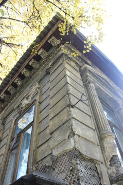 Sonbaharda Nizhny Novgorod 'daki eski bir Rus malikanesi. 