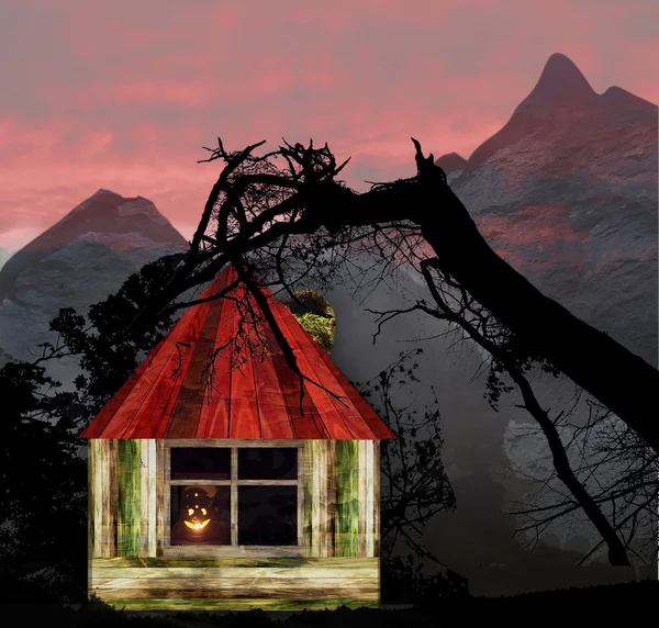 Paysage d'Halloween avec maison en bois, montagnes et silhouettes d'arbres — Photo