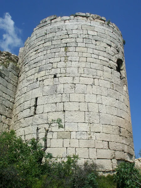 Resti di inaccessibilità. La torre in montagna — Foto Stock