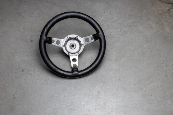 Small Racing Steering Wheel Black Leather Made Aluminum Polished Concrete — Stock Photo, Image