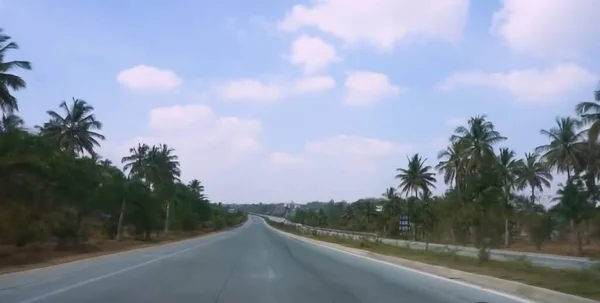 Hermosa Carretera Con Árboles Alrededor — Foto de Stock