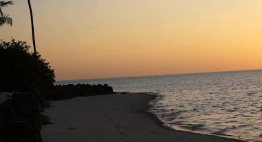 Sahilde gün batımı