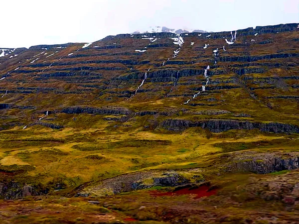 Vacker Gräsbevuxen Bergsutsikt — Stockfoto