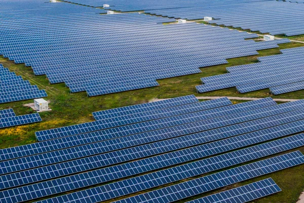Alternative Stromquelle Nachhaltiges Ressourcenkonzept Solarkraftwerk Sonnenkollektoren Photovoltaik Luftaufnahme — Stockfoto