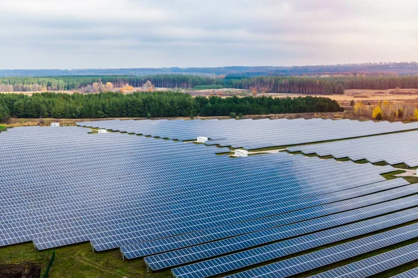 Solarkraftwerk Sonnenkollektoren Photovoltaik Alternative Stromquellen Nachhaltiges Ressourcenkonzept Ansicht Von Oben — Stockfoto