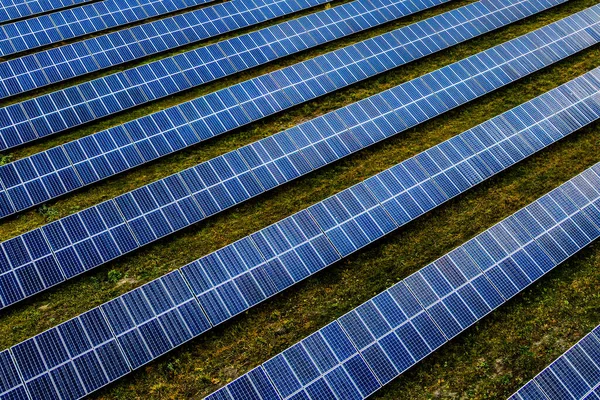 Nachhaltiges Ressourcenkonzept Solarkraftwerk Sonnenkollektoren Photovoltaik Alternative Stromquellen Luftaufnahme — Stockfoto
