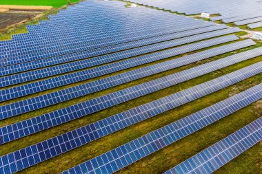 Güneş enerjisi santrali. Güneş panelleri, fotovoltaik, alternatif elektrik kaynağı - sürdürülebilir kaynak kavramı
