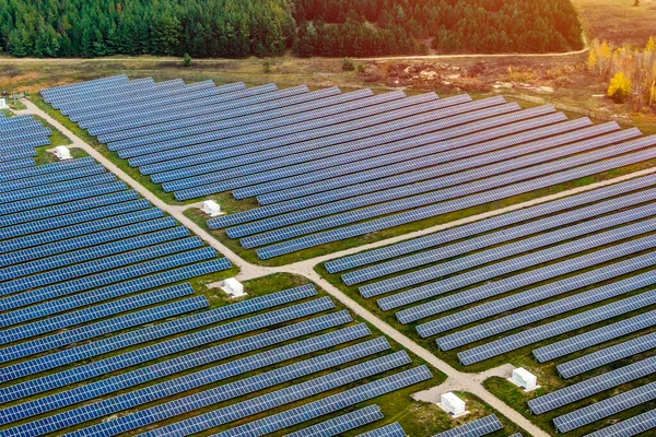 Solarkraftwerk Sonnenkollektoren Photovoltaik Alternative Stromquellen Nachhaltiges Ressourcenkonzept — Stockfoto