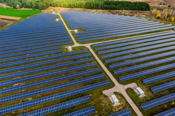 Solarkraftwerk Sonnenkollektoren Photovoltaik Alternative Stromquellen Nachhaltiges Ressourcenkonzept — Stockfoto