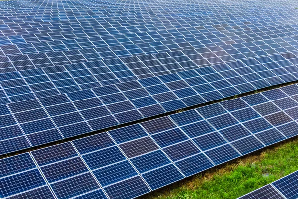 Solarpaneele Einem Solarpark Zur Produktion Sauberer Energie Luftaufnahme Drohnenfoto — Stockfoto