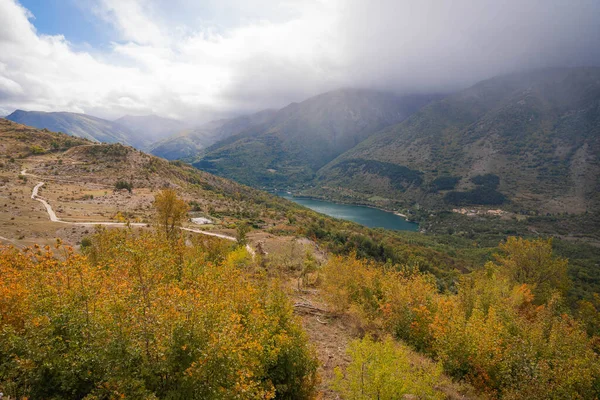 Vue Automne Lac Scanno Dans Les Montagnes Des Abruzzes Italie — Photo