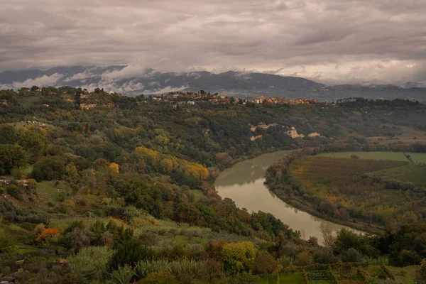 Вид Наццано Реки Тибр Лацио Италии — стоковое фото