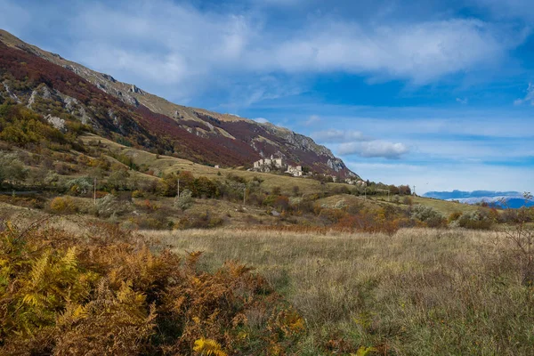 Vista Otoño Montaña Del Pueblo Roccacaramanico Abruzzo Italia — Foto de Stock