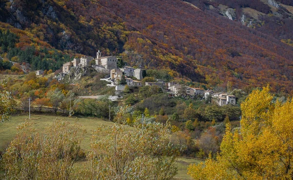 Montanha Vista Outono Aldeia Roccacaramanico Abruzzo Itália — Fotografia de Stock