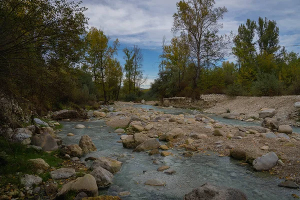 Talya Nın Abruzzo Şehrinde Sonbaharda Lavino Daki Sülfür Nehrinin Görüntüsü — Stok fotoğraf