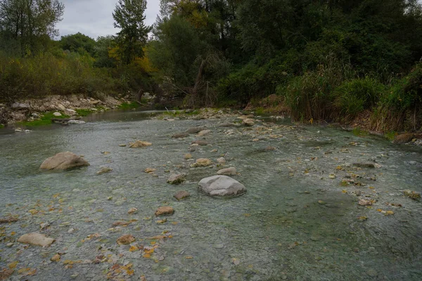 Foto Van Zwavelhoudende Rivier Bij Lavino Herfst Abruzzo Italië — Stockfoto