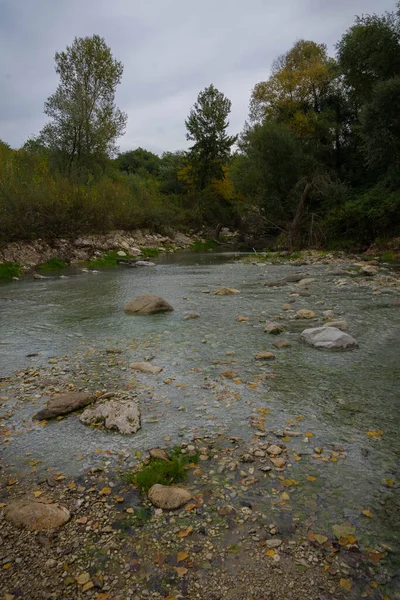 Foto Van Zwavelhoudende Rivier Bij Lavino Herfst Abruzzo Italië — Stockfoto