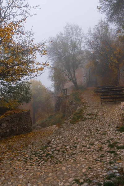 Otoño Paisaje Montaña Las Nubes Niebla Las Montañas Los Abruzos — Foto de Stock