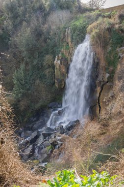 İtalya 'da Lazio' da Nepi yakınlarında şelale mağarası