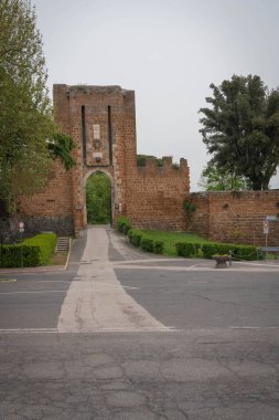 İtalya 'nın Umbria kentindeki Orvieto belediyesine giriş kapısı.