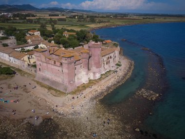 Santa Severa kıyıda ve denizde, Lazio İtalya 'da.