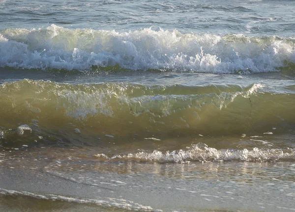 Ondas Mar Colores Con Salpicaduras Rompeolas Blancas Parque Circeo Sabaudia —  Fotos de Stock