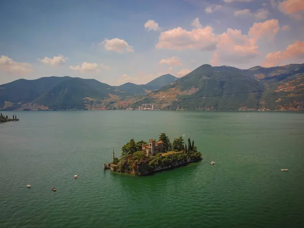 Boten Rond Het Eiland Loreto Aan Het Iseomeer Lombardije Italië — Stockfoto