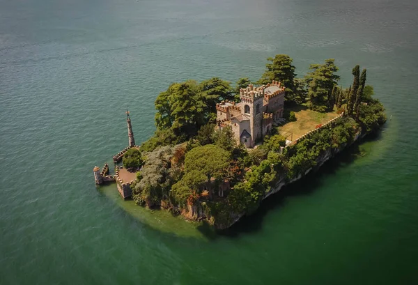 Νήσος Loreto Στη Λίμνη Iseo Της Λομβαρδίας Στην Ιταλία — Φωτογραφία Αρχείου