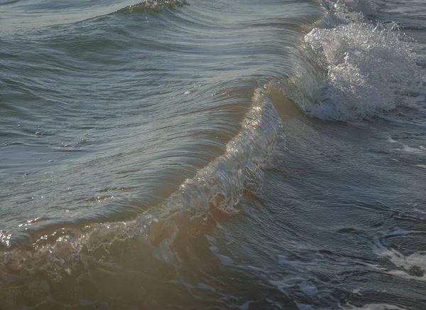 Barevné Mořské Vlny Cákancemi Bílými Vlnami Circeo Parku Sabaudii Itálii — Stock fotografie