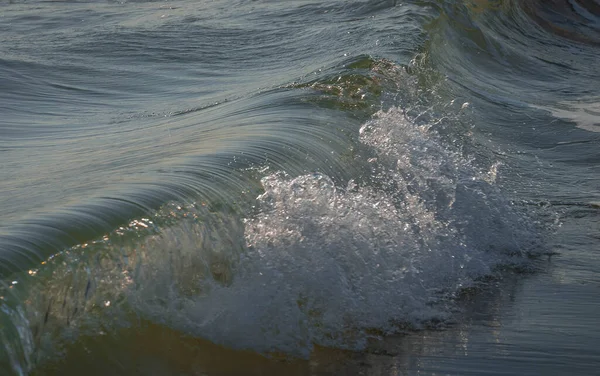 Ondas Mar Colores Con Salpicaduras Rompeolas Blancas Parque Circeo Sabaudia —  Fotos de Stock