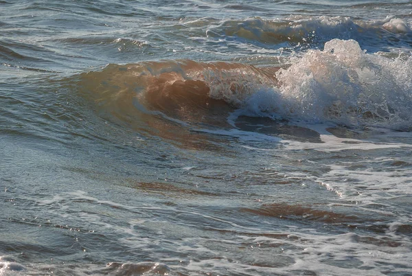 Ondas Mar Colores Con Salpicaduras Rompeolas Blancas Parque Circeo Sabaudia —  Fotos de Stock