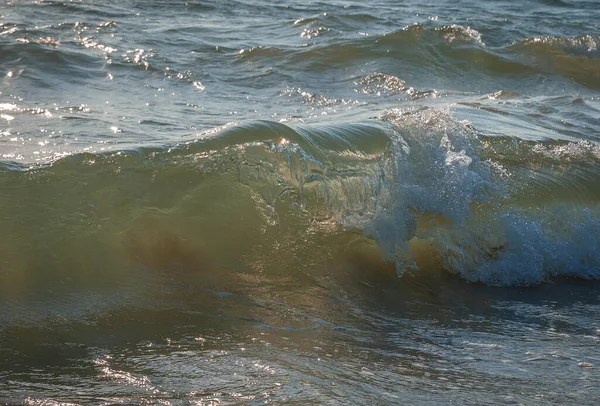 Ondas Marinhas Coloridas Com Salpicos Quebradores Brancos Parque Circeo Sabaudia — Fotografia de Stock