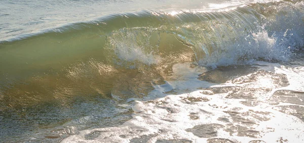 Ondas Mar Colores Con Salpicaduras Rompeolas Blancas Parque Circeo Sabaudia —  Fotos de Stock